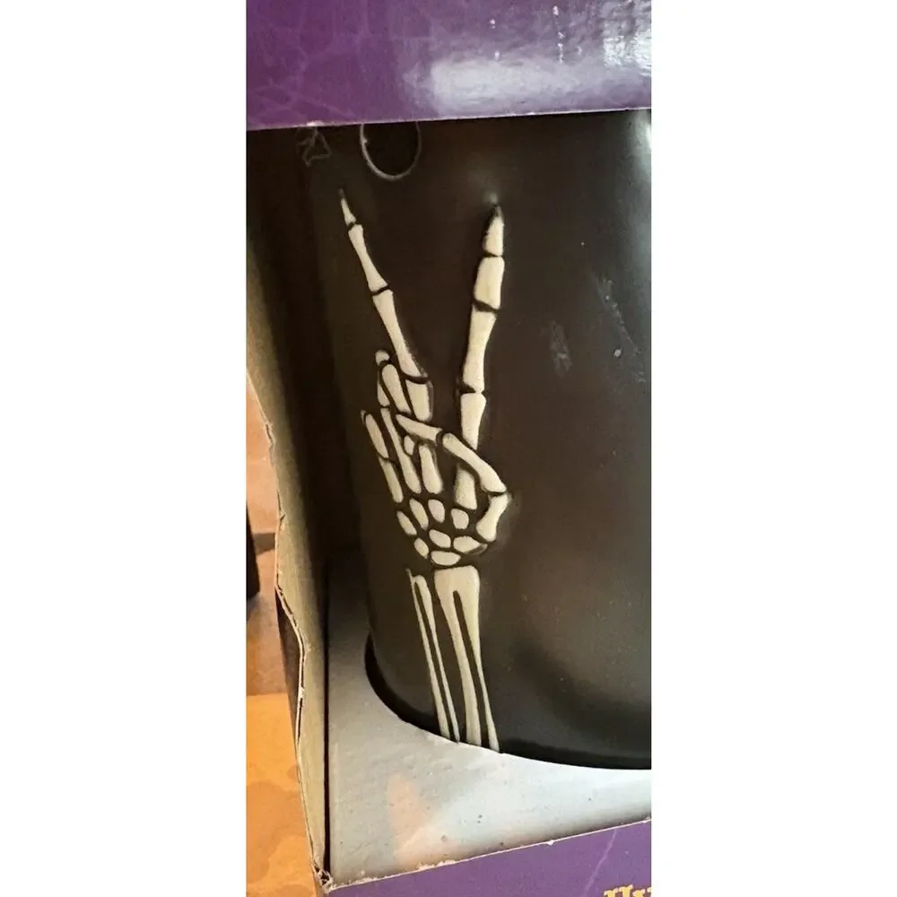 ScentSationals Skully Peace and Love Skeleton Design Warmer / Pr Of Skull Tapers